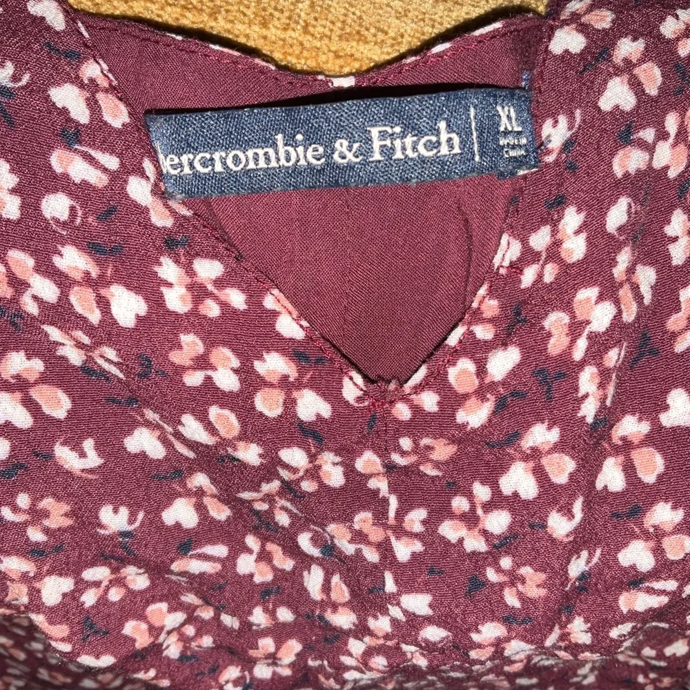 Abercrombie & Fitch Maroon Floral‎ V neck Jumpsuit Sz XL